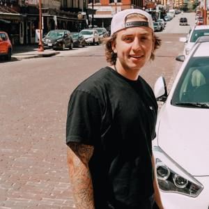 Meet your Posher, Alex